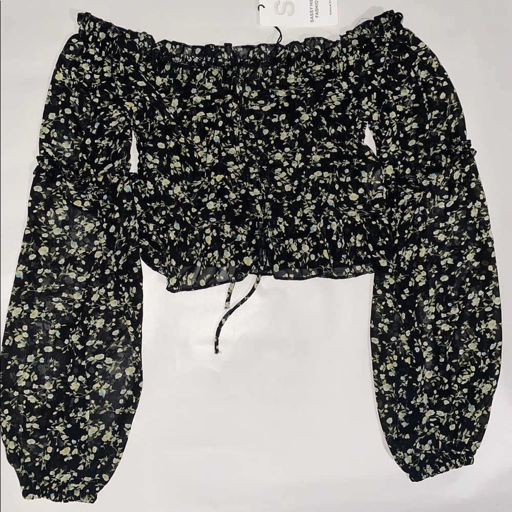 NWT Womens Black Floral Cold Shoulder Balloon Sleeve Crop Top Small